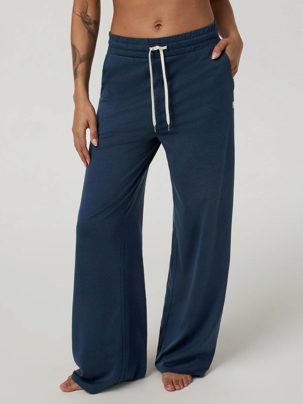 Vuori Halo Essential Wideleg Pant in Blue Coast Heather Size Small